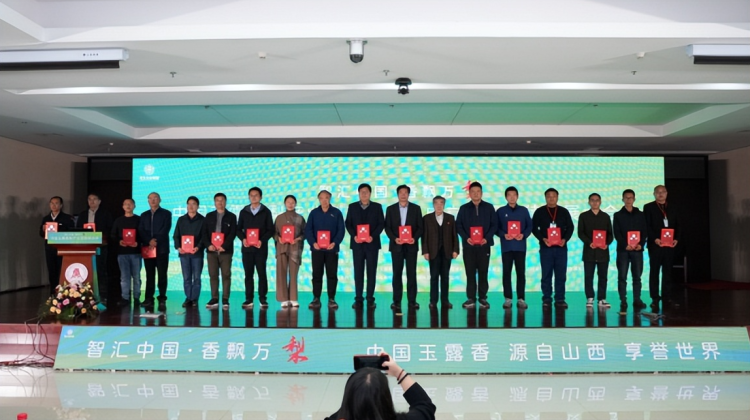 1760799185-30e70376eca1a46